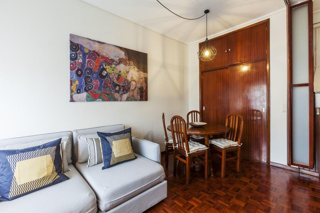 Apartment Camoes Deluxe Порту Екстер'єр фото